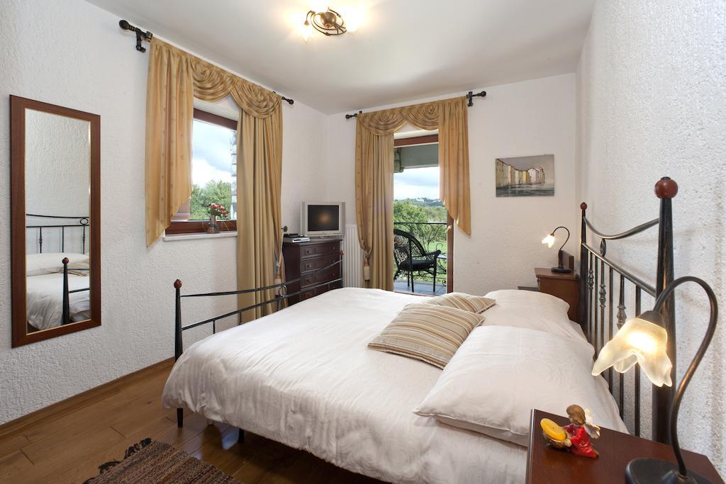 Villa Castello Rausch Valkarin Szoba fotó
