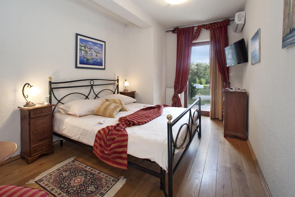 Villa Castello Rausch Valkarin Szoba fotó