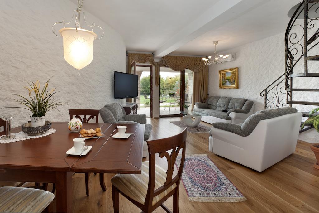 Villa Castello Rausch Valkarin Szoba fotó